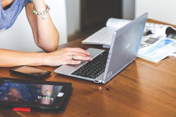 Masterclass gratuita qualifica mulheres para vendas online