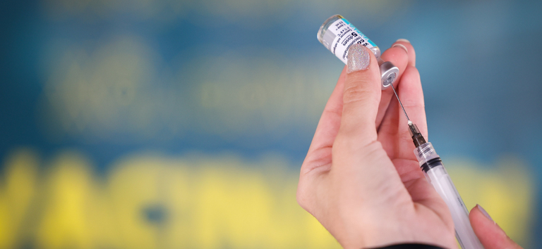 Segunda dose de reforço contra a covid-19 é ampliada para pessoas a partir de 40 anos