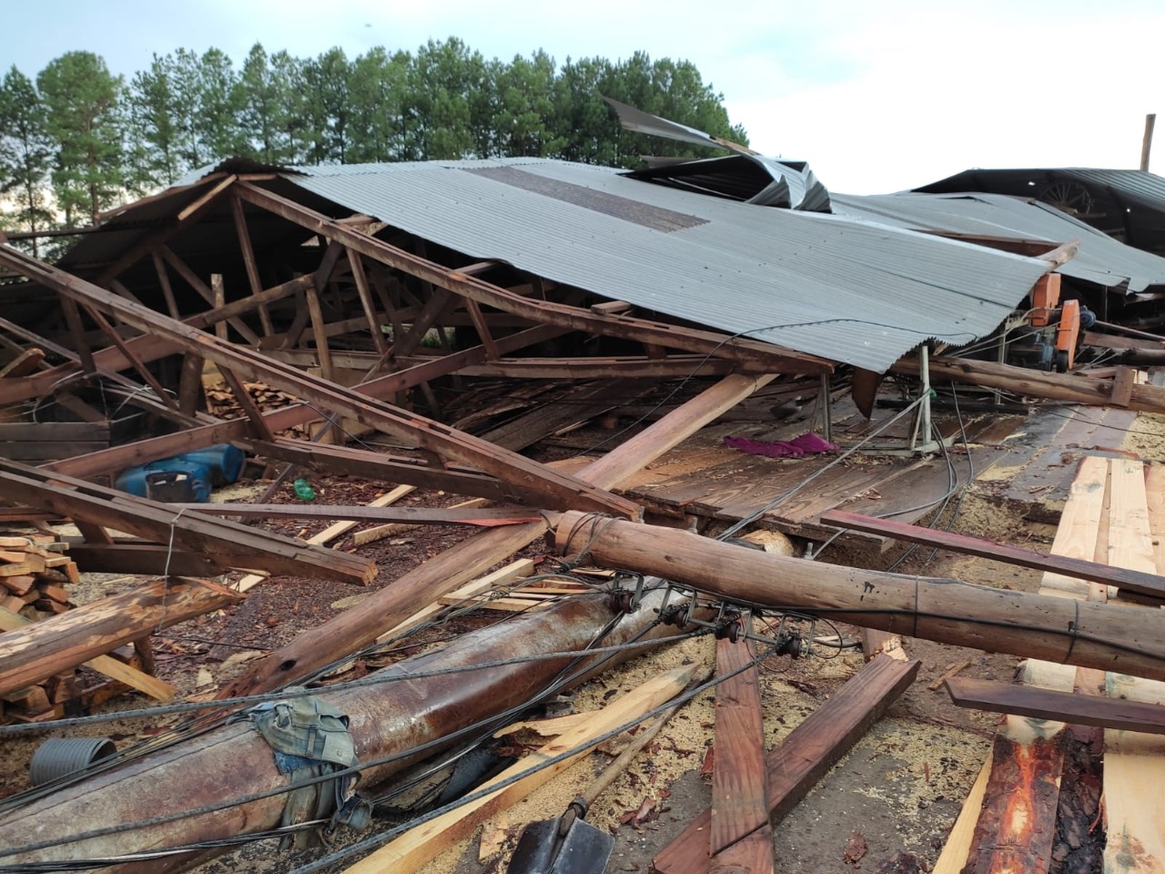 Serraria foi destruída pelo temporal desta tarde em Campestre