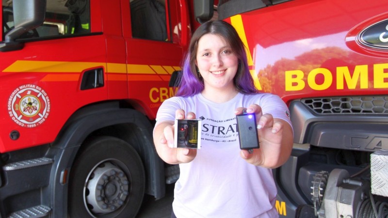 Jovem pesquisadora gaúcha desenvolve equipamento que ajuda a localizar bombeiros em escombros