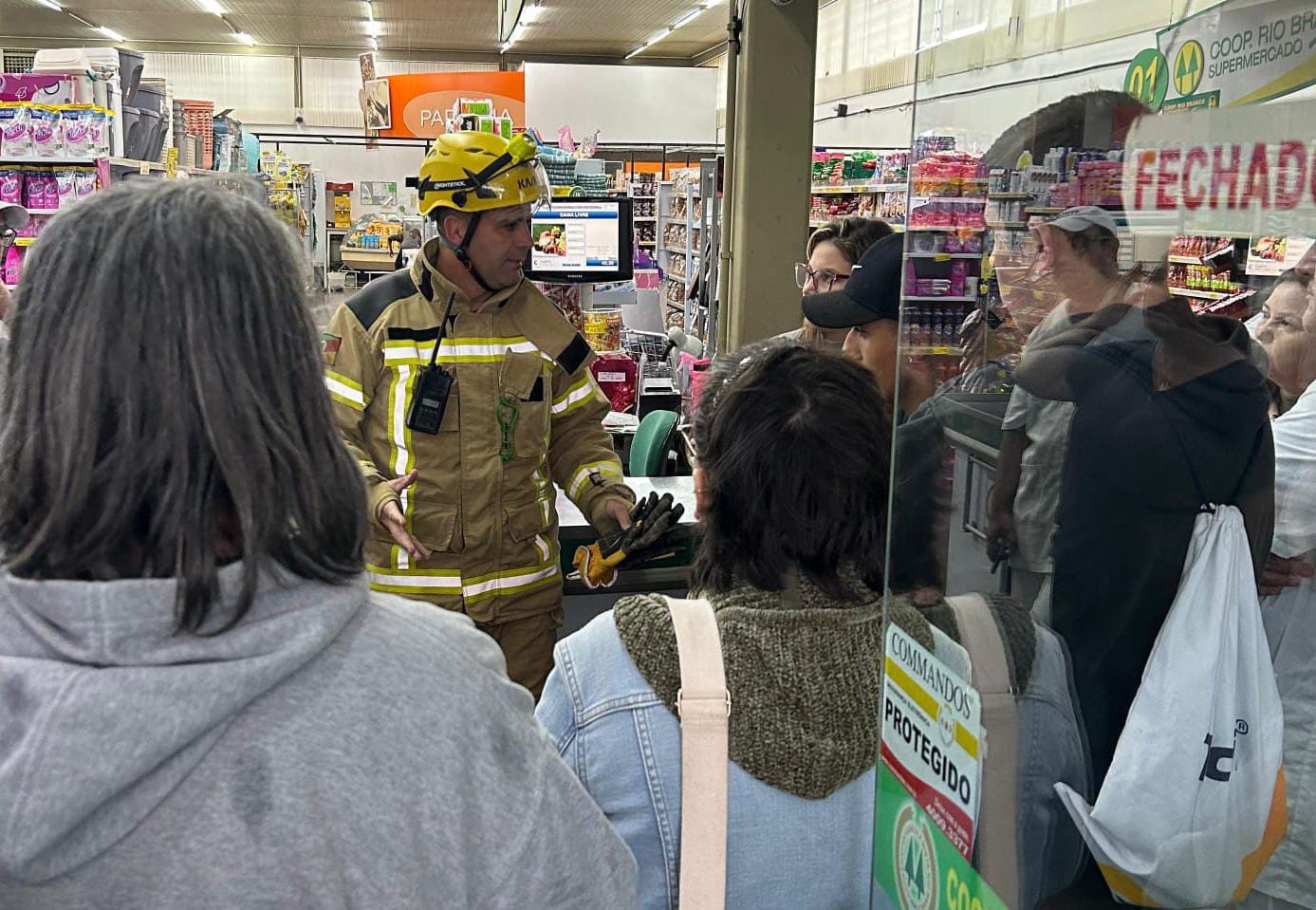 Princípio de incêndio em mercado de São Marcos foi controlado pelos funcionários até a chegada dos bombeiros