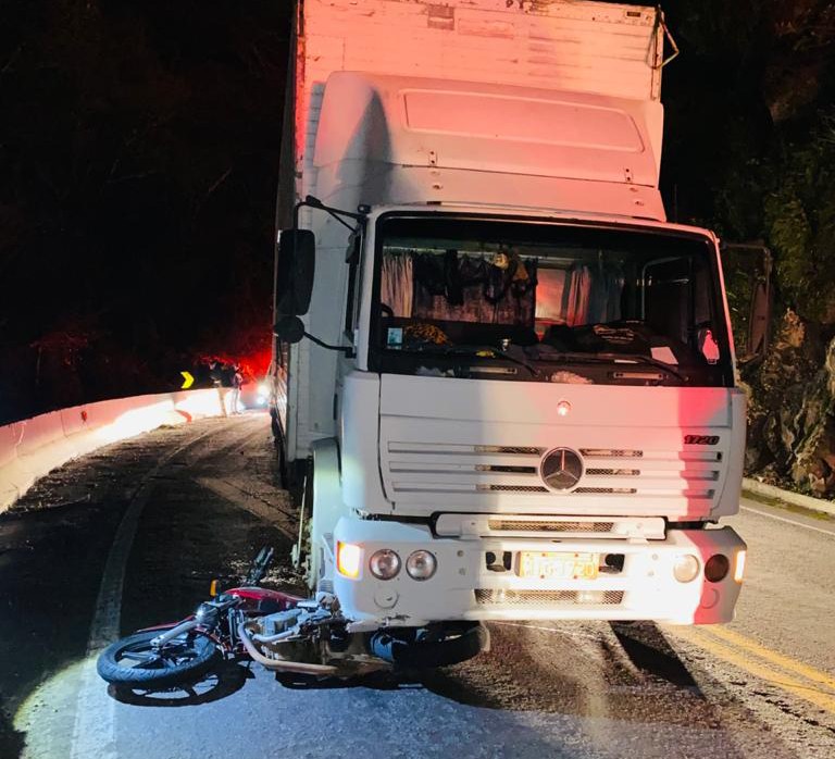 Após ser atropelado por dois veículos, motociclista morre na BR 116