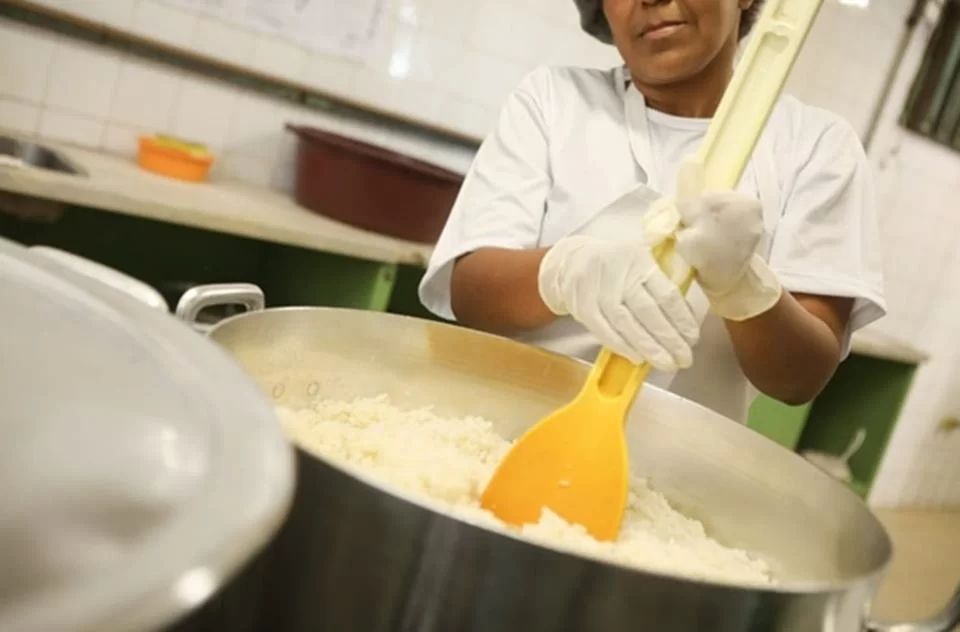 Prefeitura abre processo seletivo para cozinheiro (a) para escola