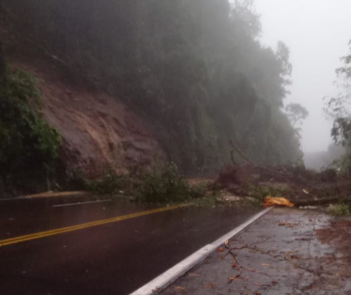 Temporais causam bloqueios em rodovias e estradas do Rio Grande do Sul
