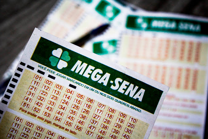 Mega-Sena acumulada deve pagar hoje prêmio de R$ 130 milhões