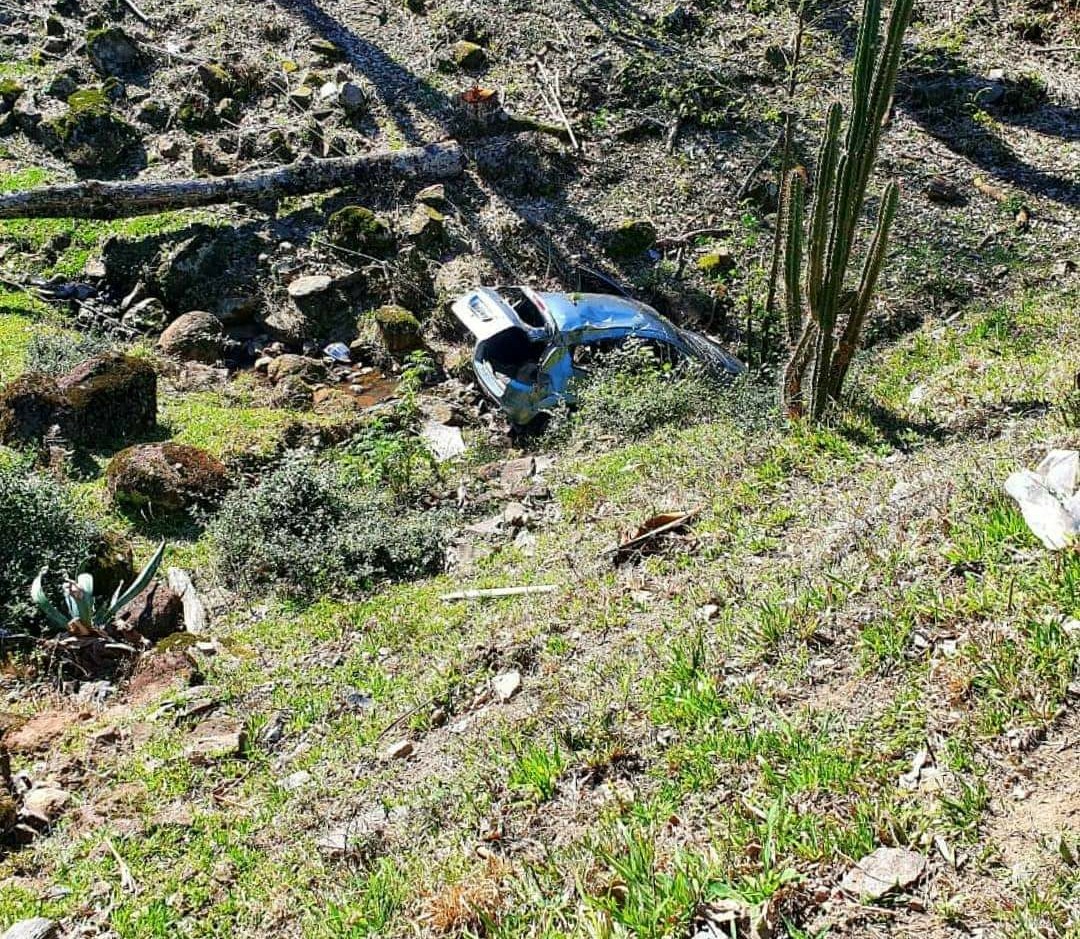 Veículo saiu da pista e capotou no km 111 da BR 116