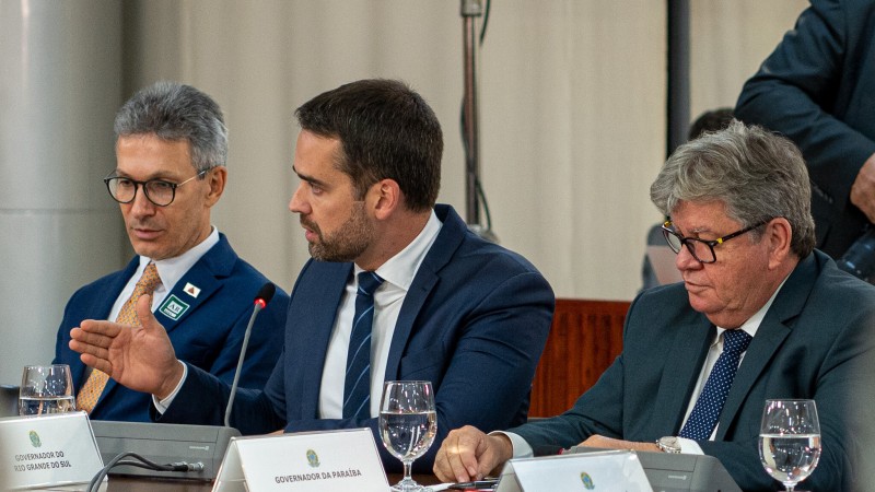 Eduardo Leite reforça atuação do governo gaúcho em defesa da democracia
