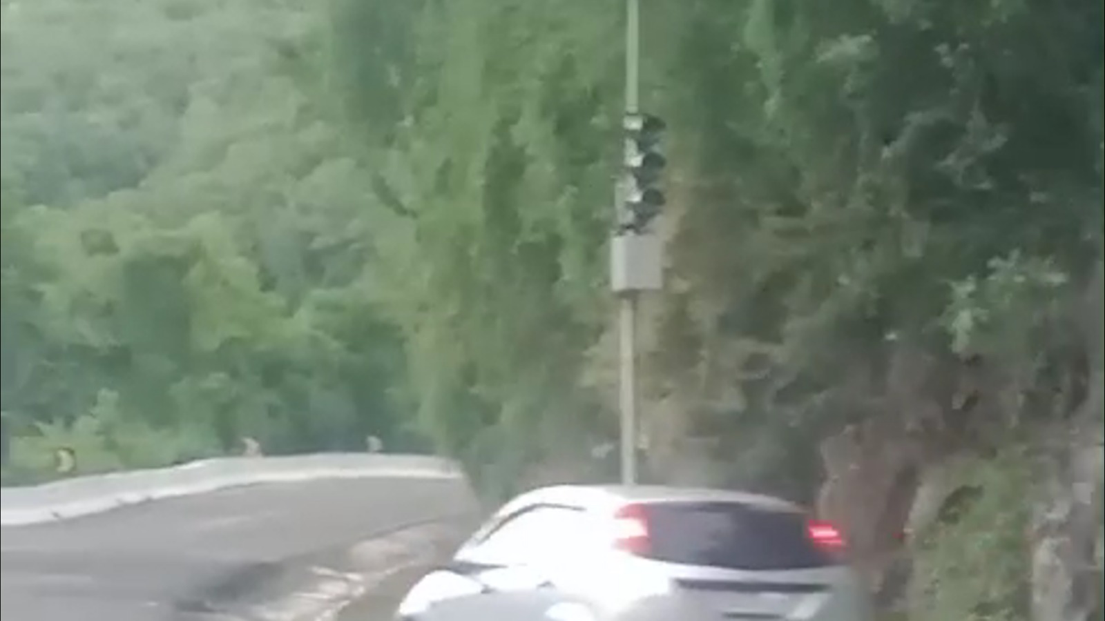 Semáforos na BR-116, próximo à Ponte do Rio das Antas, estão inoperantes