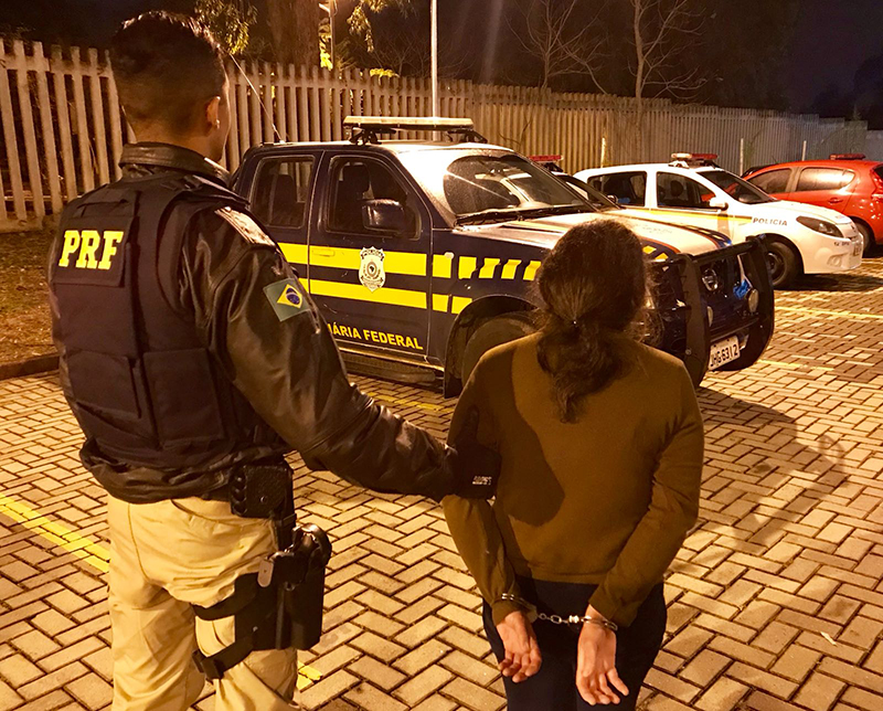 PRF prendeu mulher condenada por tráfico de drogas