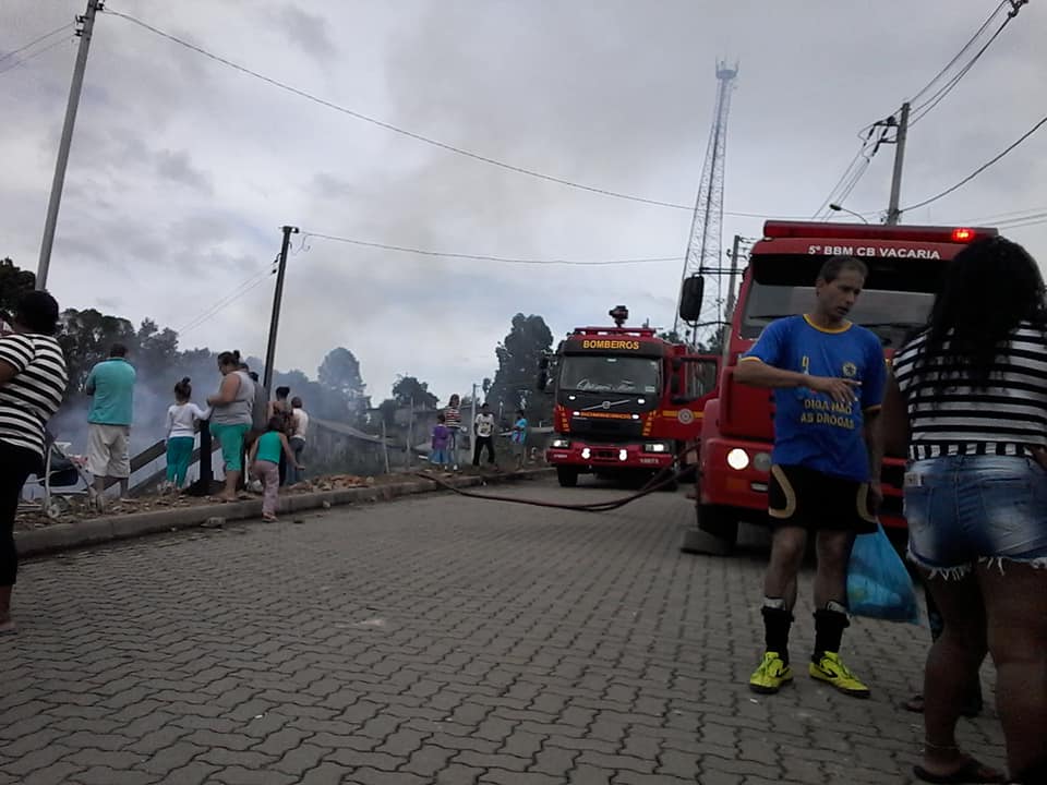 Moradores atingidos por incêndio precisam de ajuda em Campestre da Serra