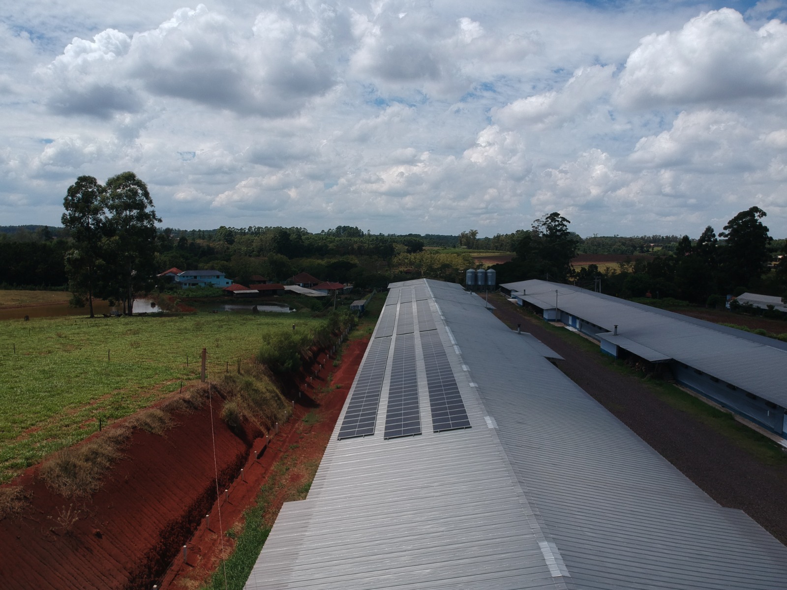 Novos sistemas fotovoltaicos reduzem custos com energia e aumentam a produtividade agropecuária