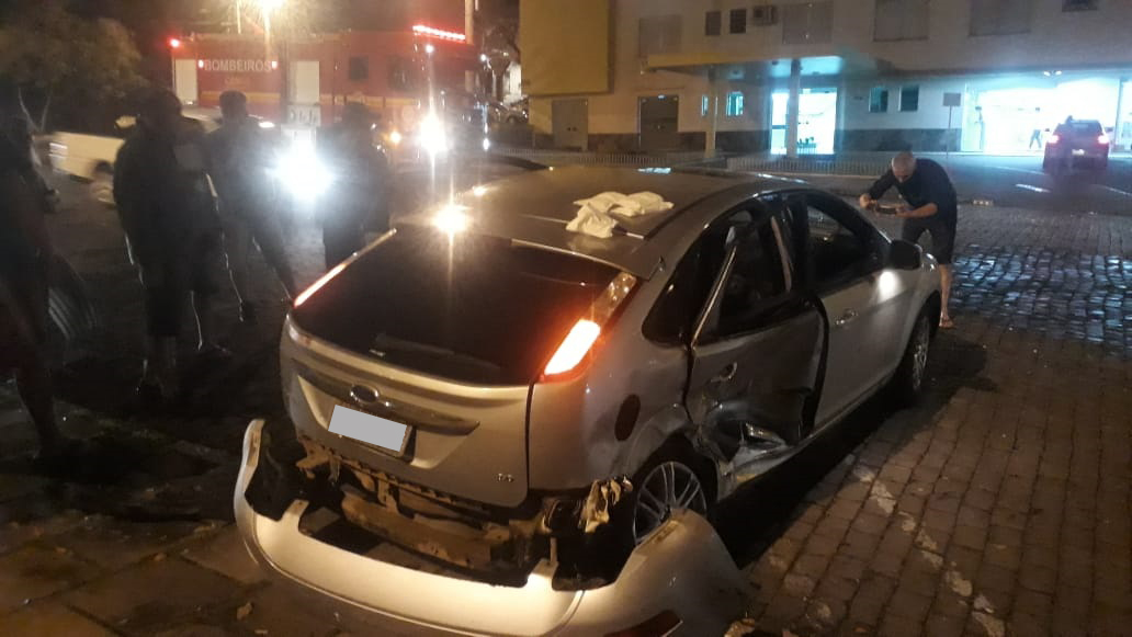 Colisão deixou uma pessoa ferida esta noite