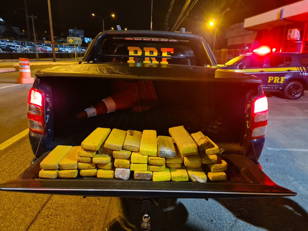 PRF e BM prendem três traficantes com 30 quilos de maconha em Caxias do Sul