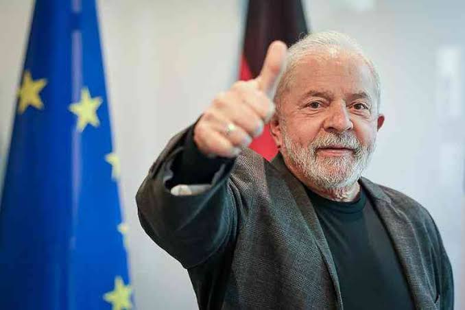 Em seu primeiro dia como presidente, Lula assina 52 decretos e 4 MPs