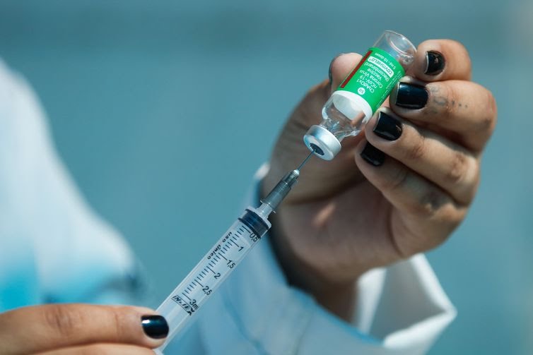 Quarta dose da vacina reduz em até 16 vezes o risco de óbito por Covid