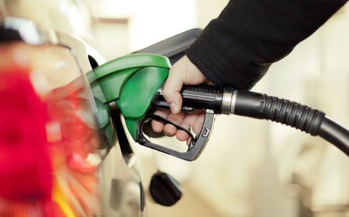 A partir de hoje, gasolina e diesel estão mais caros nas refinarias