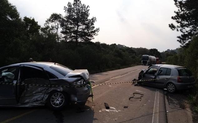 Colisão em Ipê deixa dois mortos e 5 feridos esta tarde