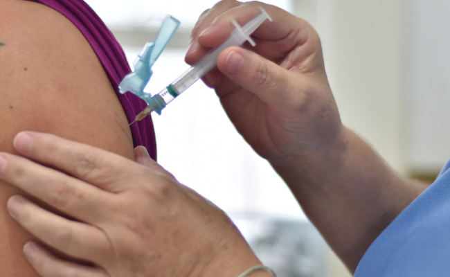 Brasil passa a adotar esquema de dose única contra o HPV