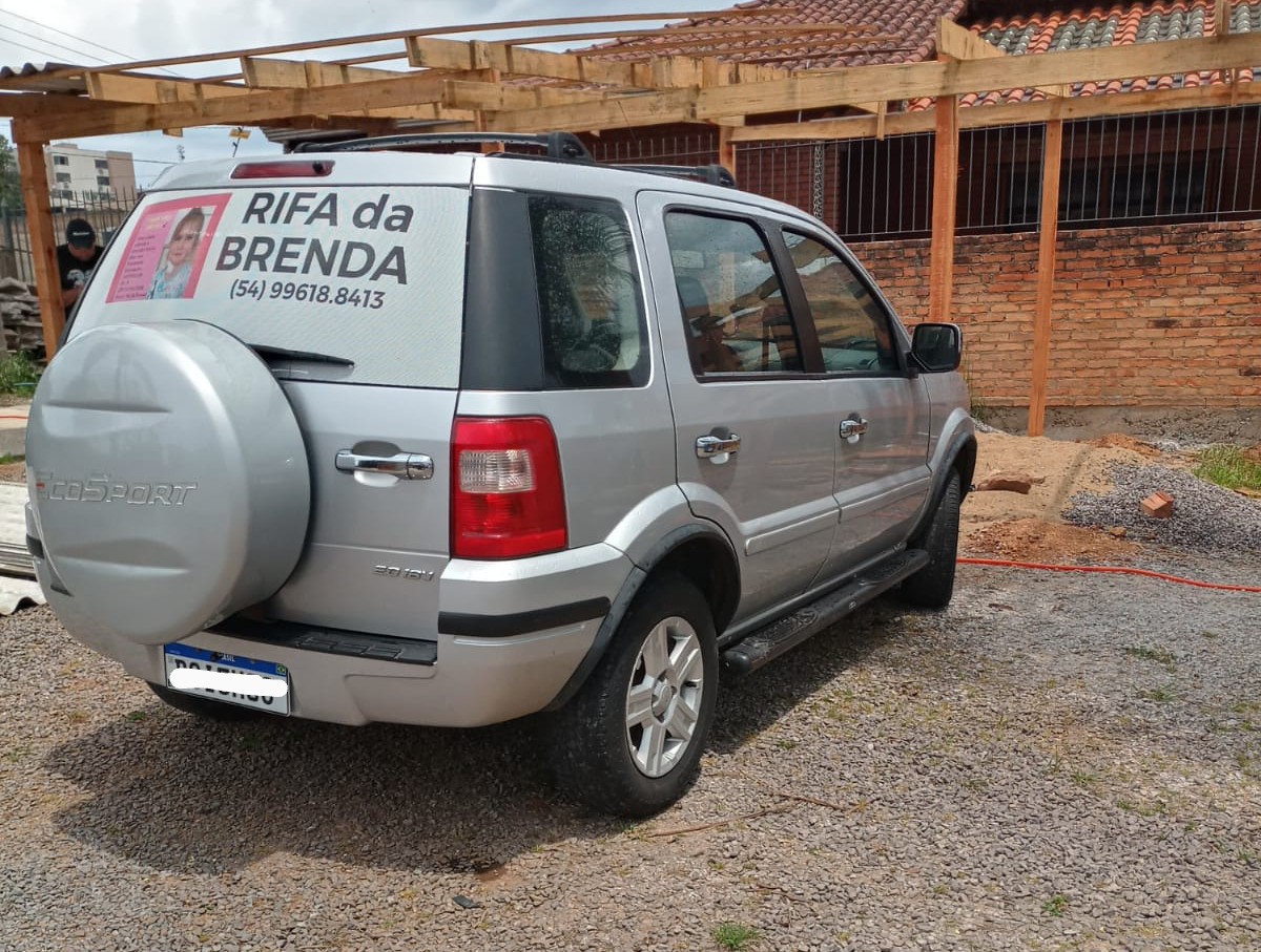 Pais de Brenda Vitória rifam carro da família para custear tratamento da filha