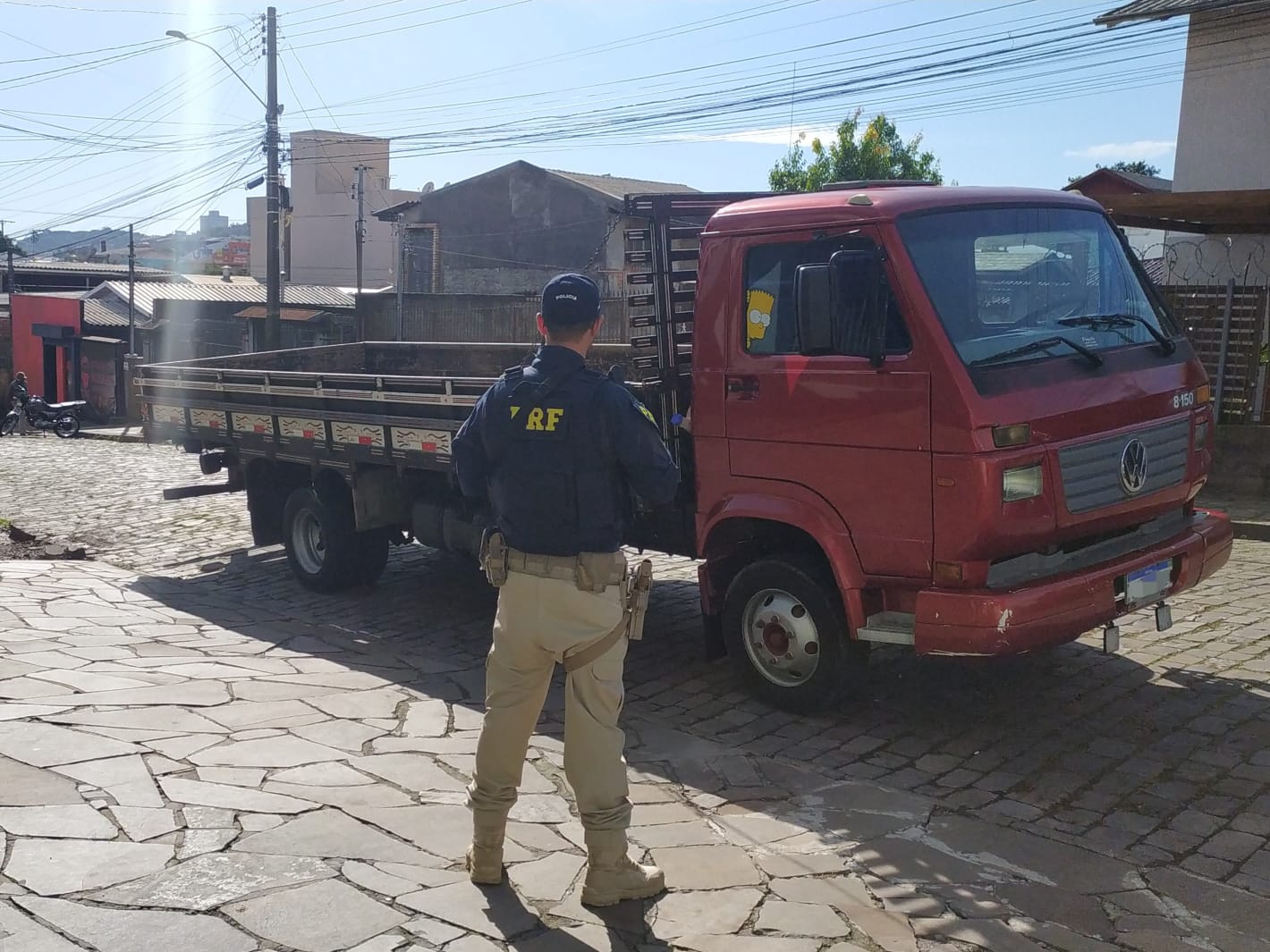 PRF prendeu estelionatário e recuperou caminhão adquirido pelo golpe do falso depósito em Caxias