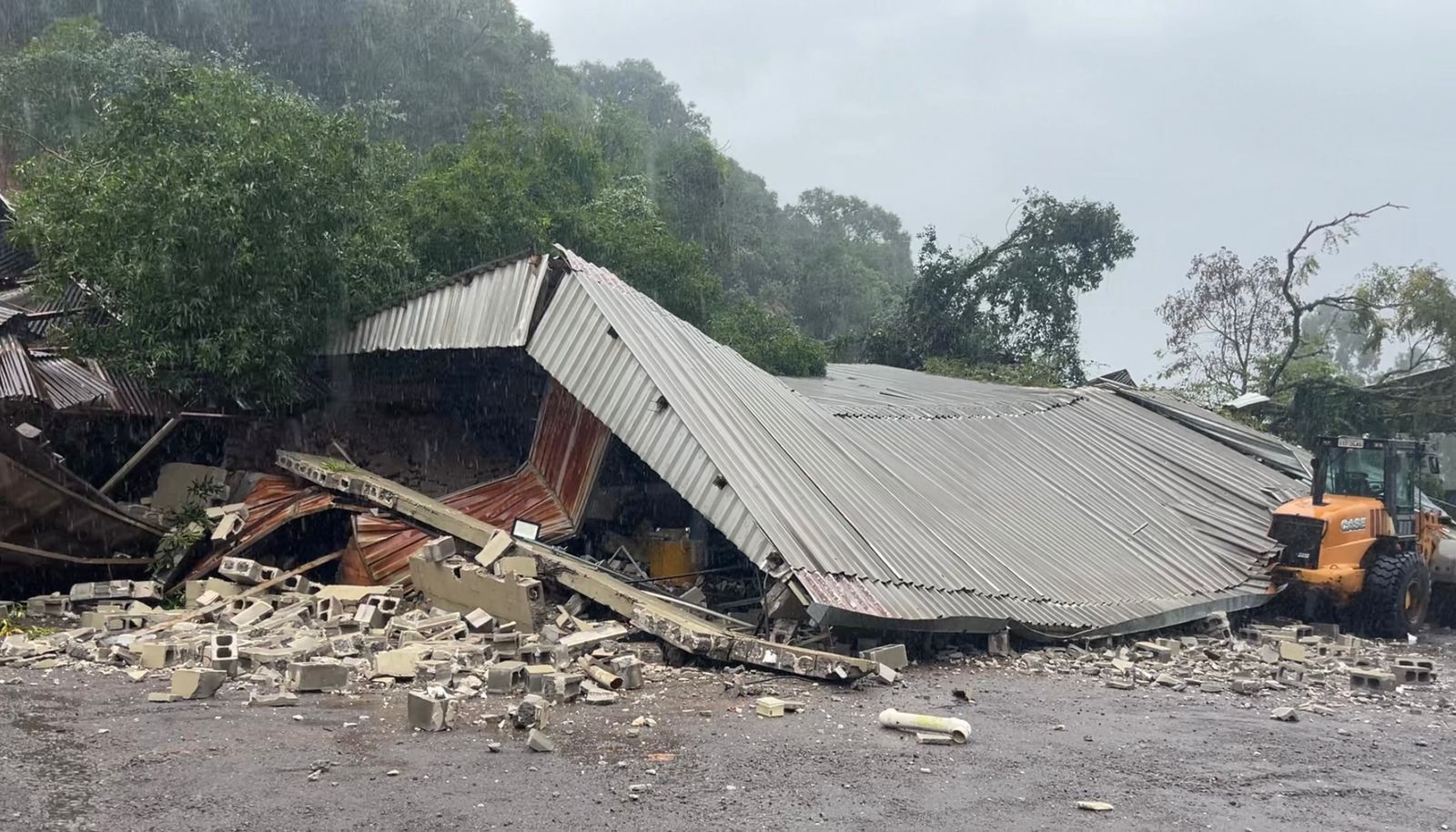 Deslizamento de terra em Caxias do Sul deixou um morto e um ferido neste domingo