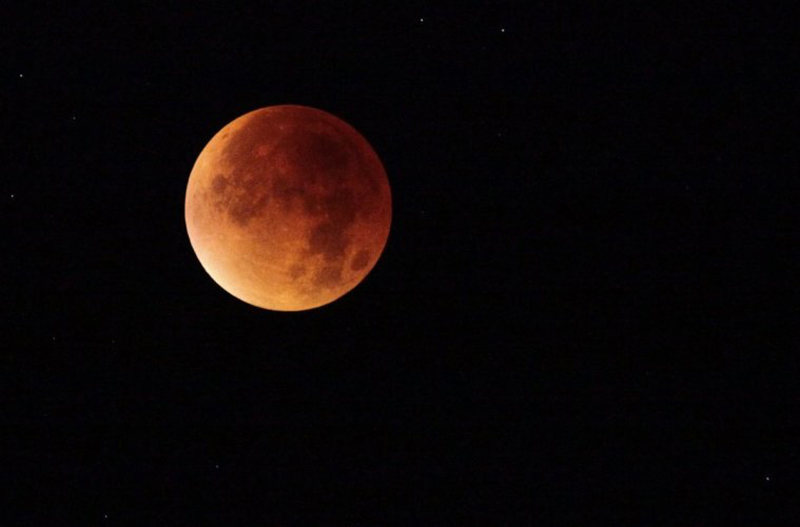 Brasil poderá observar esta noite Eclipse, Superlua e “Lua de Sangue”