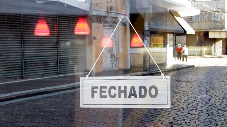 Governo publica decreto que determina suspensão geral de atividades das 22h às 5h a partir deste sábado