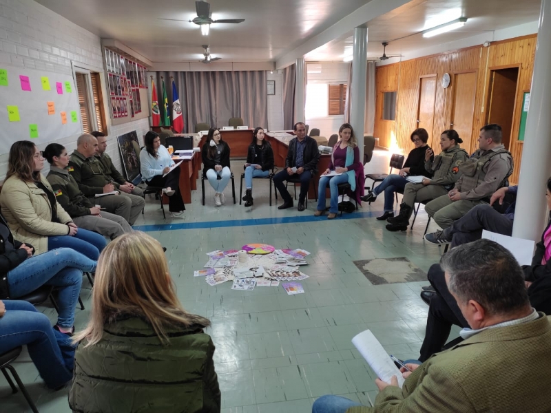 Para apoiar às mulheres vítimas da violência, Campestre realiza tratativas para implantar o Projeto Acolher