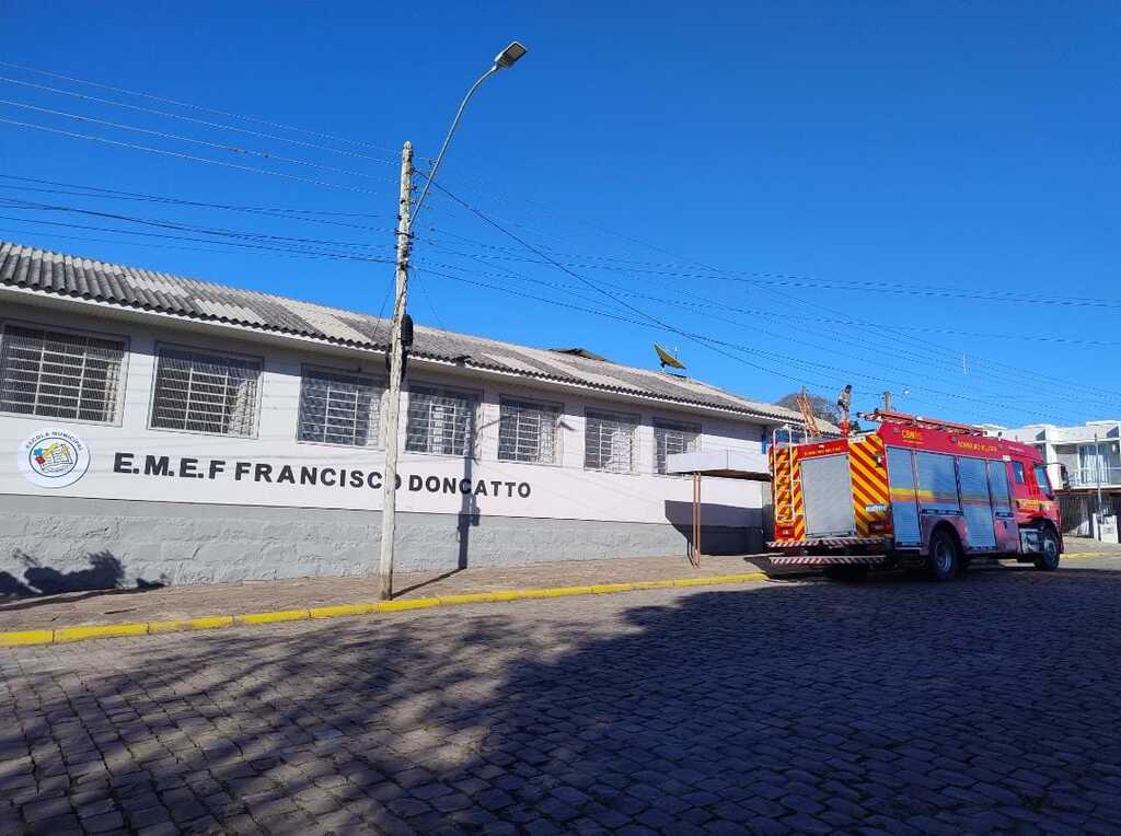 Princípio de incêndio atinge escola no bairro Francisco Doncatto em São Marcos