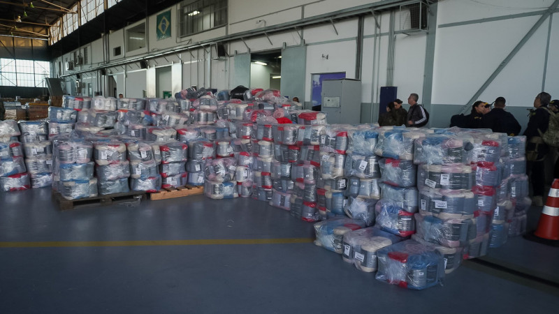 Segunda remessa de cobertores comprados com doações do pix chega ao Estado