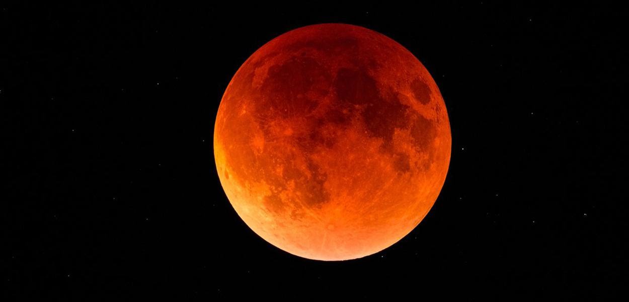 Maio terá eclipse total da lua no Brasil e chuva de meteoros