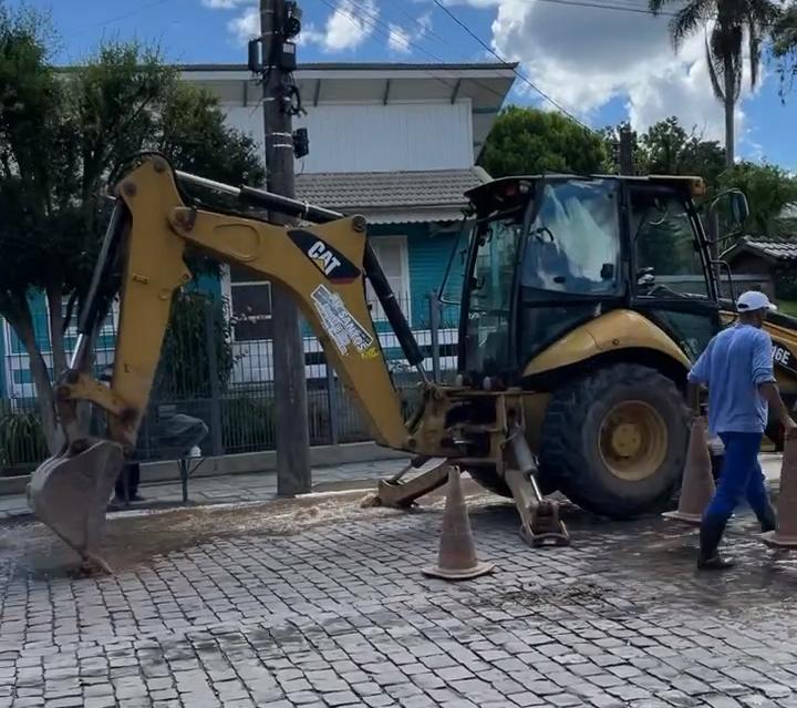 Corsan atua para reparar rompimento de rede e normalizar abastecimento de água em São Marcos