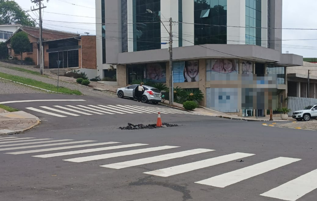 Buracos aparecem na Avenida Venâncio Aires e intrigam moradores e Prefeitura de São Marcos