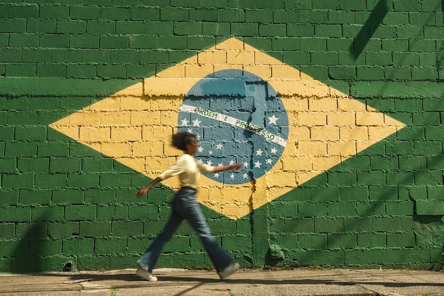 Brasileiros avaliam que país está melhor este ano e esperam mais progressos até final de 2024