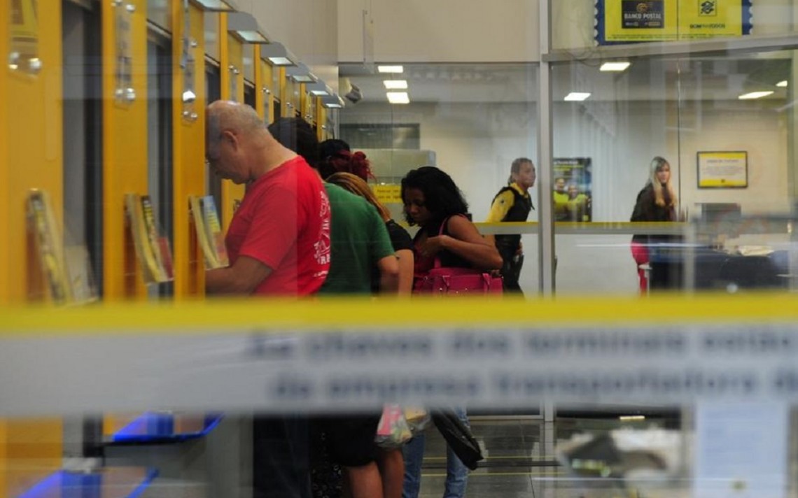 Agências bancárias não abrem no dia 31