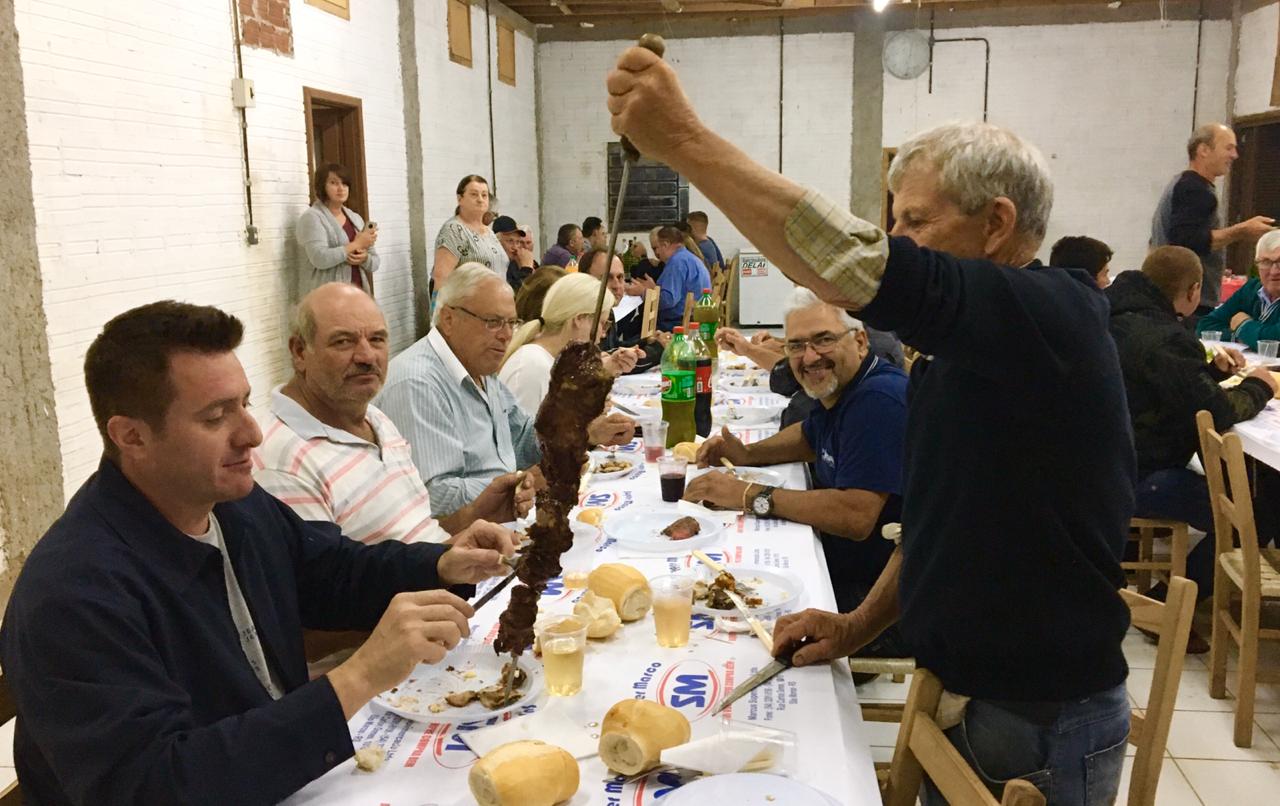 São Roque oferece jantar em agradecimento ao asfalto