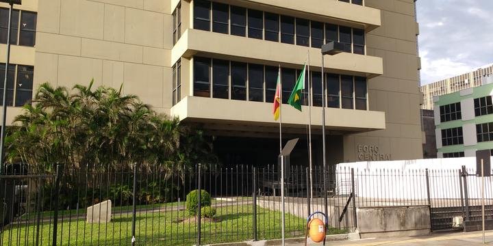 Justiça suspende provisoriamente retorno da cogestão no RS