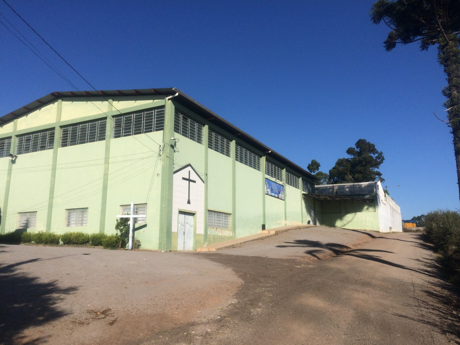 Capela Santa Bárbara promove jantar em prol do calçamento