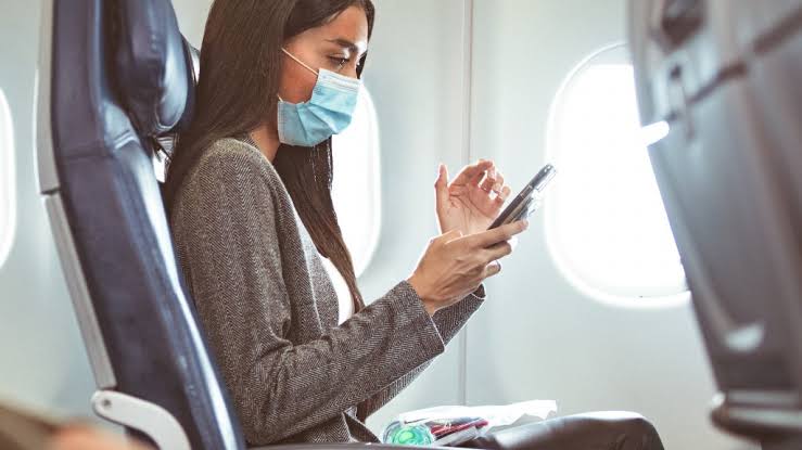 Anvisa volta a exigir máscara em aeroportos e aviões
