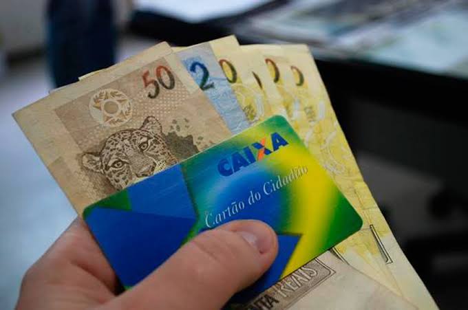 Caixa libera abono salarial para trabalhadores nascidos em dezembro
