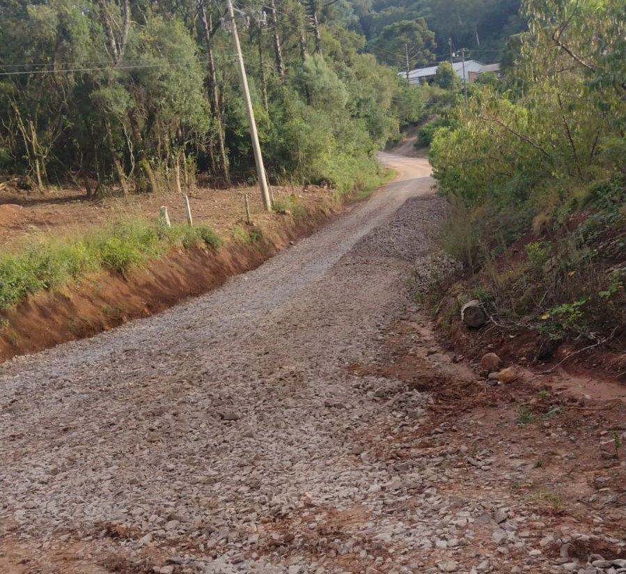 Trânsito interrompido na estrada dos Panassol, em Campestre da Serra