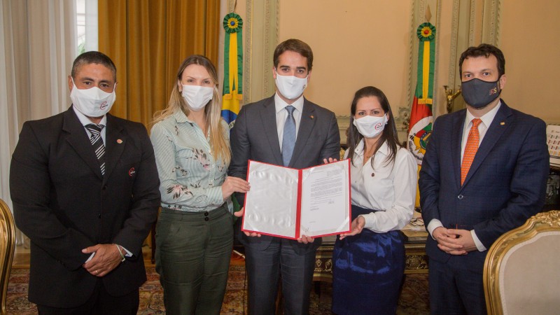 Governador sanciona lei que reconhece atividades físicas e de ensino como essenciais