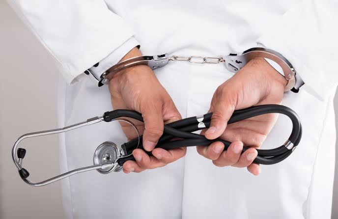 Denúncias de exercício ilegal da medicina crescem 129% em 2022 no RS