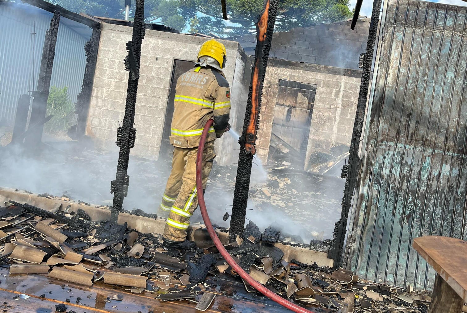 Incêndio destruiu estabelecimento em Campestre da Serra nesta segunda (17)