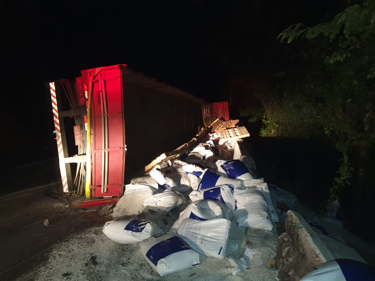 Condutor de tombamento desta terça-feira (10) não se feriu