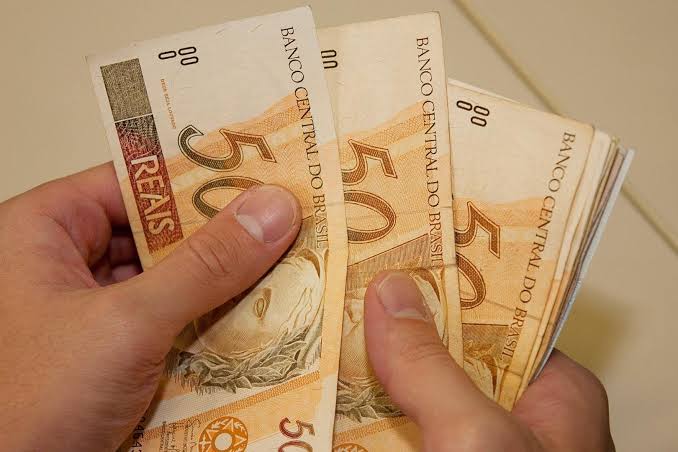 Abono salarial do PIS/Pasep é pago nesta segunda (15) para nascidos em julho e agosto
