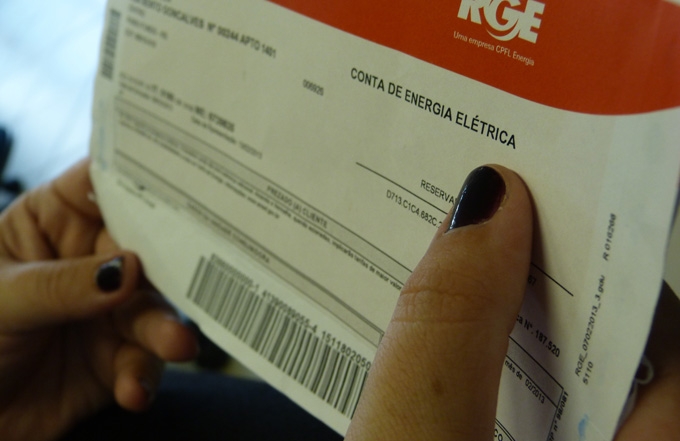 Aneel reduz patamar de bandeira vermelha e reajuste pode ser menor