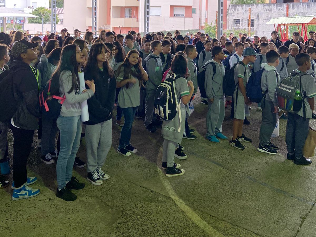 Mais de 780 mil alunos da rede estadual iniciaram o ano letivo nesta quinta (23)