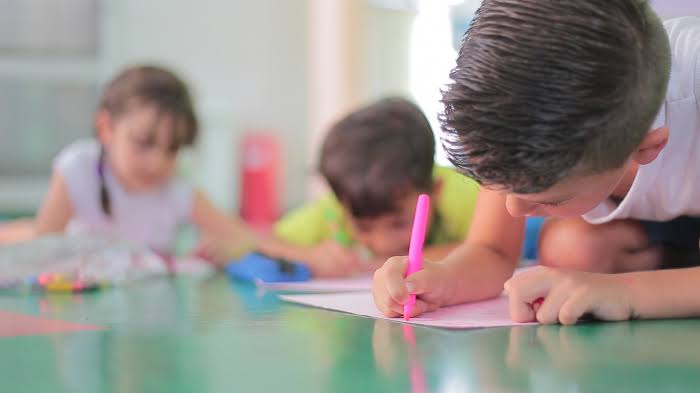 Estado deve garantir vagas em creches e na pré-escola para crianças de 0 até 5 anos