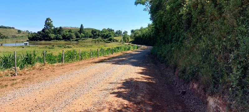 Secretaria de Obras de Campestre realiza melhorias em ruas da cidade e do interior
